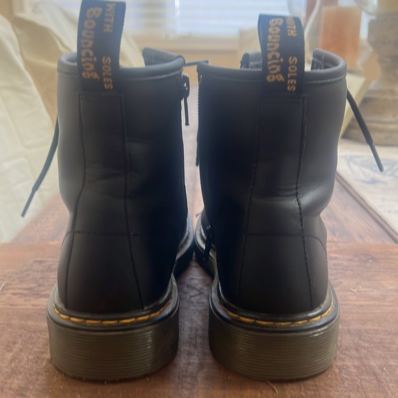 Dr. Martens Air Wave Boots kids size 4 - Picture 3 of 5